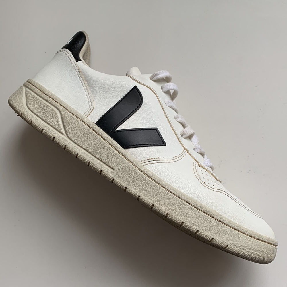 Veja V-10 White Black Womens Sneakers - Picture 2 of 16
